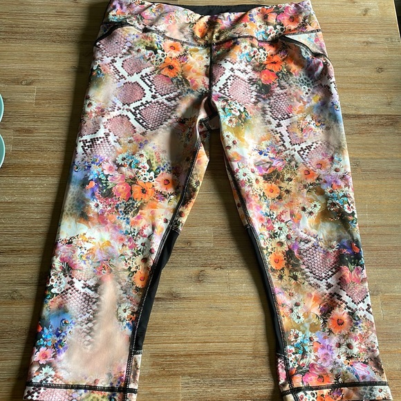 KI Pro Performance 🐍 🌺 Leggings - Picture 7 of 12